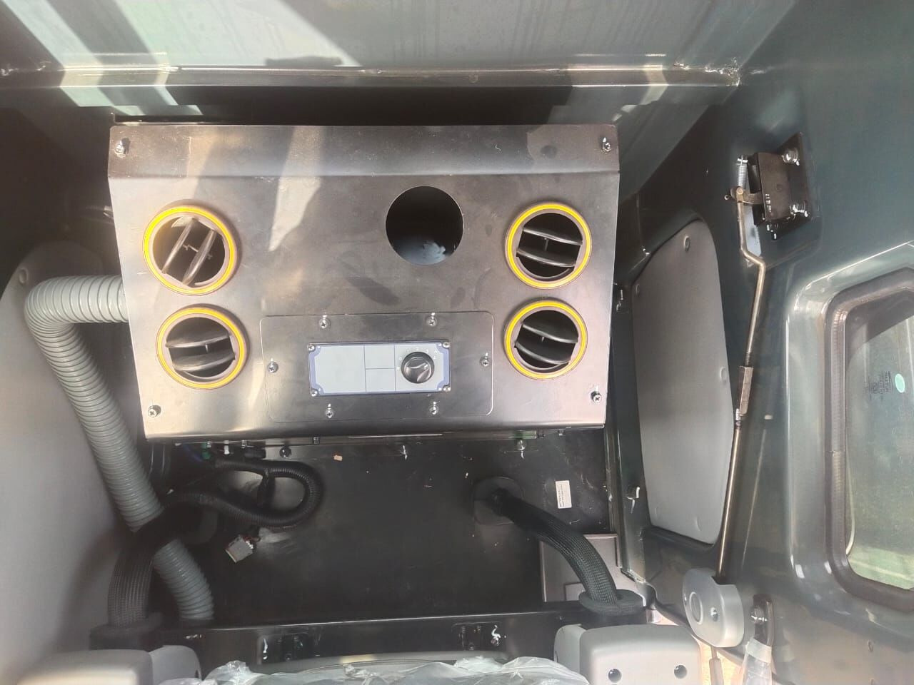 New Hyundai R210 tracked excavator - Pásové rýpadlo: obrázek 3 New Hyundai R210 tracked excavator - Pásové rýpadlo: obrázek 3