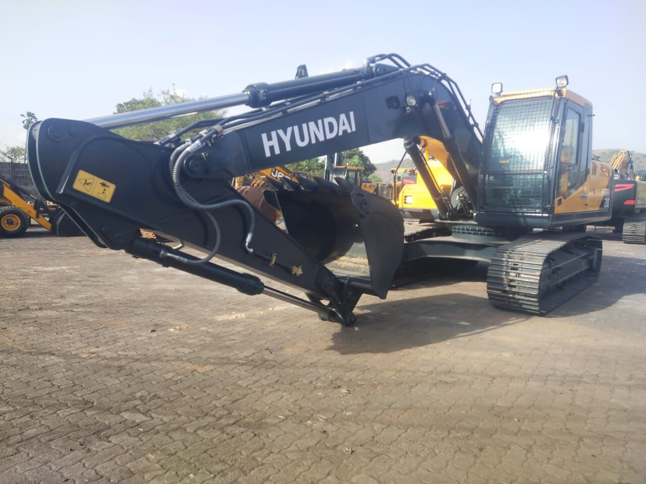 New Hyundai R210 tracked excavator - Pásové rýpadlo: obrázek 1 New Hyundai R210 tracked excavator - Pásové rýpadlo: obrázek 1