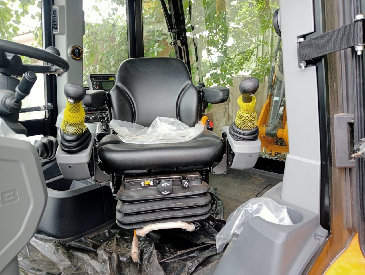 New JCB 3CX backhoe loader - Rýpadlo-nakladač: obrázek 1 New JCB 3CX backhoe loader - Rýpadlo-nakladač: obrázek 1
