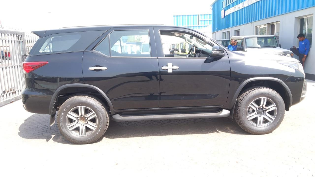 TOYOTA 2.4L SR5 Comfort 4WD - Osobní auto: obrázek 1 TOYOTA 2.4L SR5 Comfort 4WD - Osobní auto: obrázek 1