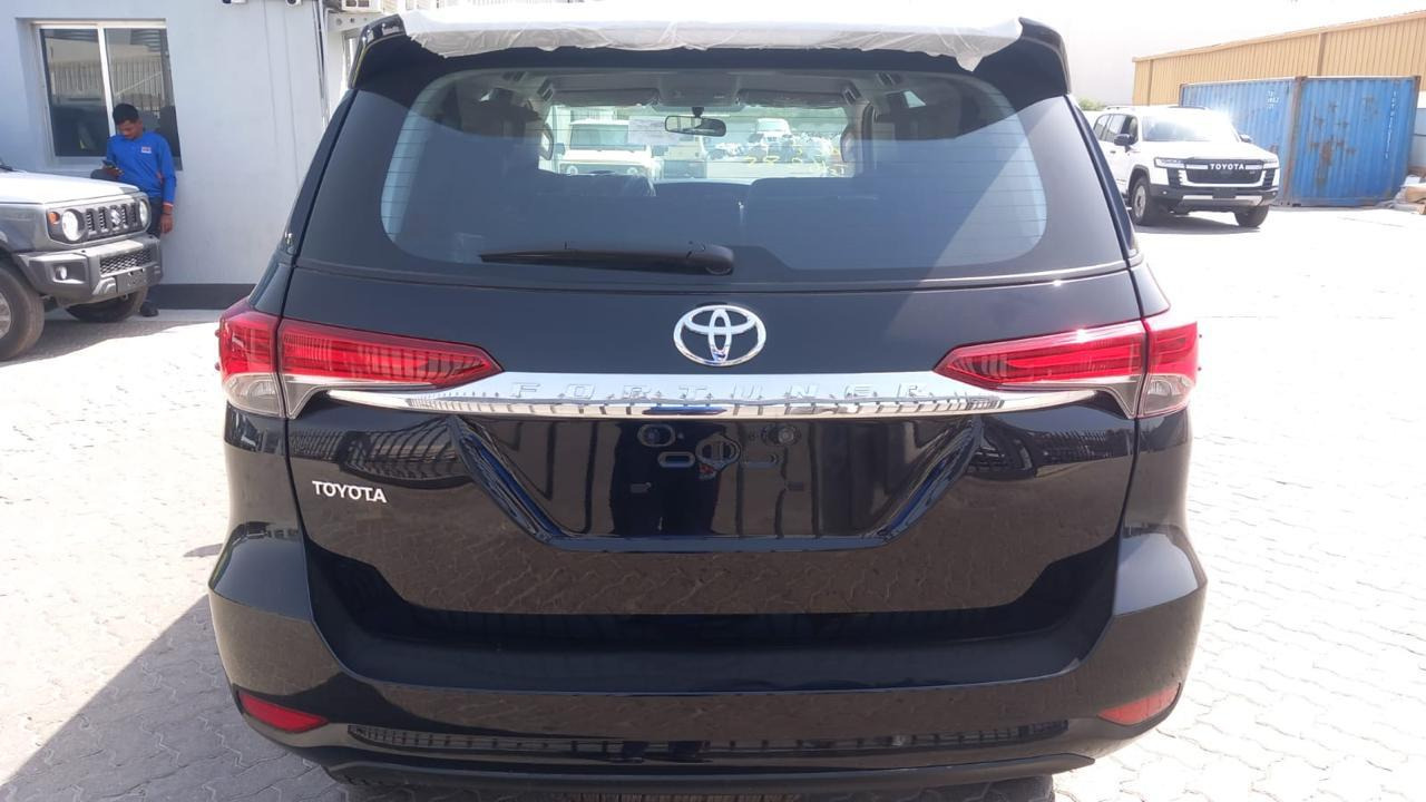 TOYOTA 2.4L SR5 Comfort 4WD - Osobní auto: obrázek 2 TOYOTA 2.4L SR5 Comfort 4WD - Osobní auto: obrázek 2