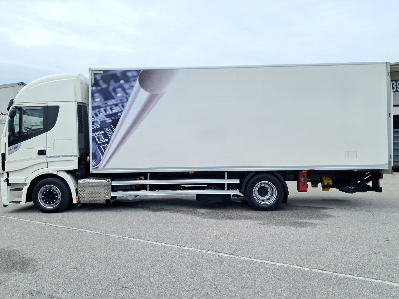 Iveco Stralis 460 Kühlkoffer | LBW | Klima | Retar - Chladírenský nákladní automobil: obrázek 4 Iveco Stralis 460 Kühlkoffer | LBW | Klima | Retar - Chladírenský nákladní automobil: obrázek 4