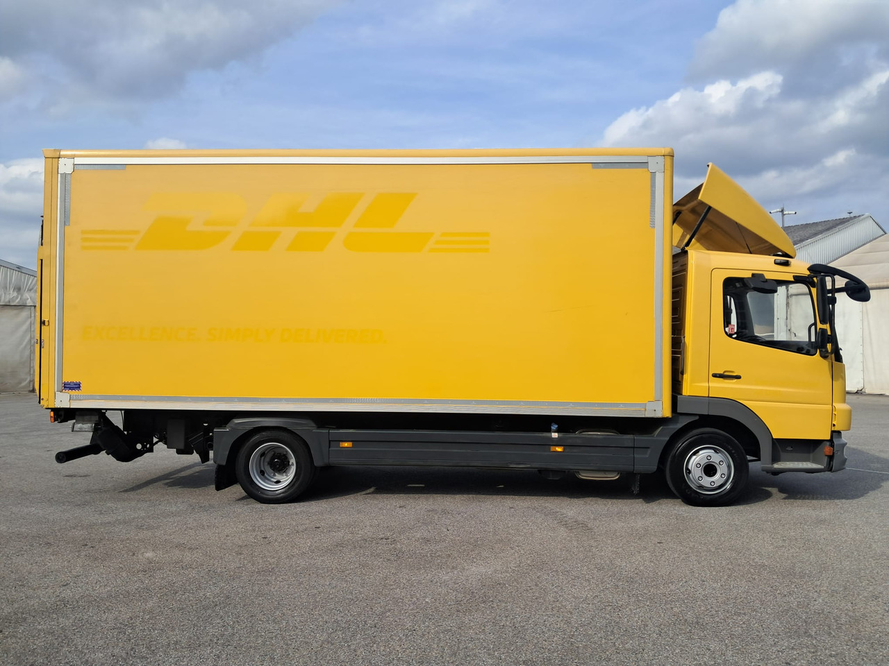 MERCEDES-BENZ ATEGO 8 16 Koffer mit LBW | Schalter | EZ 2013 - Skříňový nákladní auto: obrázek 3 MERCEDES-BENZ ATEGO 8 16 Koffer mit LBW | Schalter | EZ 2013 - Skříňový nákladní auto: obrázek 3