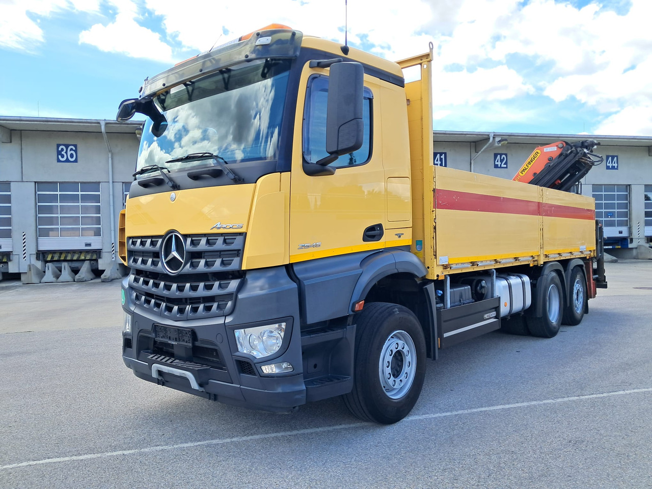 MERCEDES-BENZ Arocs 2545 | Palfinger PK 22002 | Klima | Retarder | Euro 6 - Nákladní automobil valníkový/ Plošinový, Auto s hydraulickou rukou: obrázek 1 MERCEDES-BENZ Arocs 2545 | Palfinger PK 22002 | Klima | Retarder | Euro 6 - Nákladní automobil valníkový/ Plošinový, Auto s hydraulickou rukou: obrázek 1