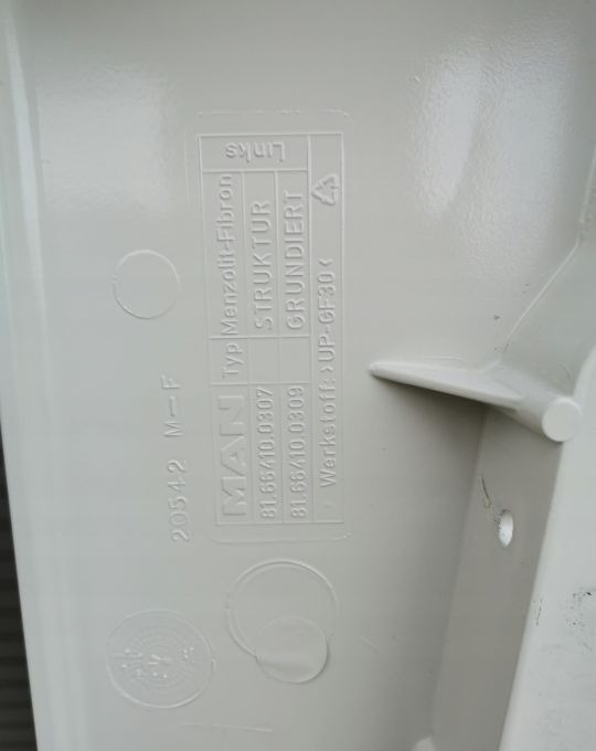 BANAN MASKOWNICA BŁOTNIKA MAN TGX LH RAL 9010 - Křídlo pro Nákladní auto: obrázek 3 BANAN MASKOWNICA BŁOTNIKA MAN TGX LH RAL 9010 - Křídlo pro Nákladní auto: obrázek 3