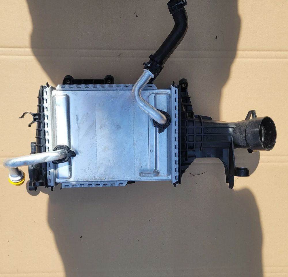 CHŁODNICA PŁYNU MERCEDES A6560100600 - Chladič: obrázek 2 CHŁODNICA PŁYNU MERCEDES A6560100600 - Chladič: obrázek 2
