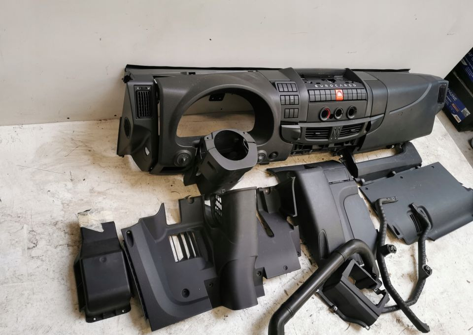 KONSOLA IVECO EUROCARGO EURO6 - Palubní deska pro Nákladní auto: obrázek 2 KONSOLA IVECO EUROCARGO EURO6 - Palubní deska pro Nákladní auto: obrázek 2