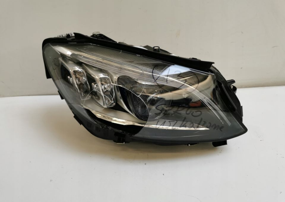 LAMPA PRZÓD MERCEDES C KLASA A 205 9061606 LIFT - Světlomet: obrázek 1 LAMPA PRZÓD MERCEDES C KLASA A 205 9061606 LIFT - Světlomet: obrázek 1