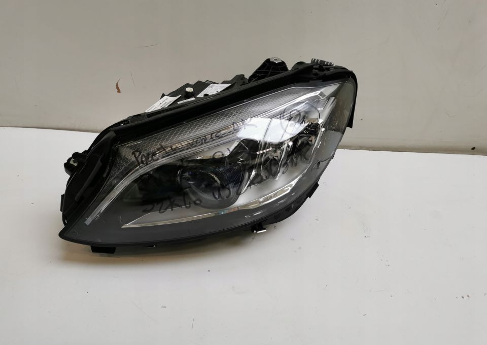 Lampa Mercedes c klasa - Světlo/ Osvětlení pro Nákladní auto: obrázek 1 Lampa Mercedes c klasa - Světlo/ Osvětlení pro Nákladní auto: obrázek 1