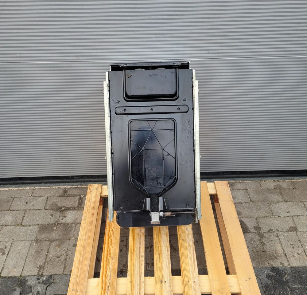 SCHOWEK BOX DAF XF 106 LIFT ORYGINAŁ CHWALIM116 - Kabina a interiér pro Nákladní auto: obrázek 4 SCHOWEK BOX DAF XF 106 LIFT ORYGINAŁ CHWALIM116 - Kabina a interiér pro Nákladní auto: obrázek 4