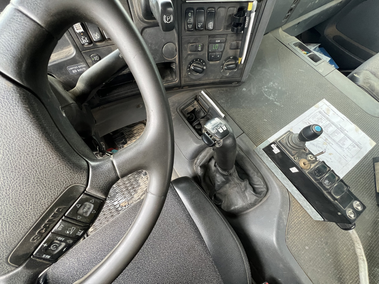 SCANIA 8x4 - Hákový nosič kontejnerů: obrázek 5 SCANIA 8x4 - Hákový nosič kontejnerů: obrázek 5