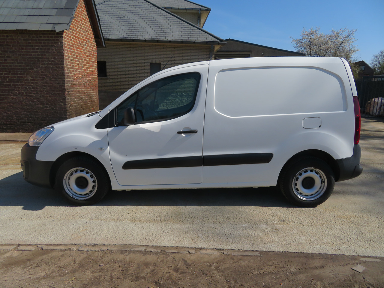 CITROËN Berlingo 1.6 BlueHDi CLUB - Furgon: obrázek 4 CITROËN Berlingo 1.6 BlueHDi CLUB - Furgon: obrázek 4