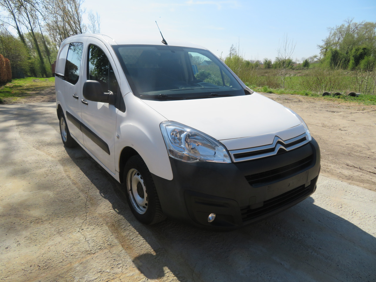 CITROËN Berlingo 1.6 BlueHDi CLUB - Furgon: obrázek 1 CITROËN Berlingo 1.6 BlueHDi CLUB - Furgon: obrázek 1