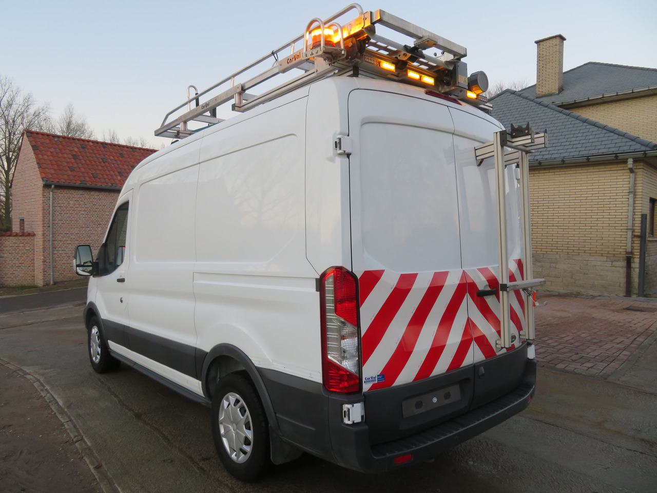 Ford Transit 2.0TDCi - L2H2 - Furgon: obrázek 5 Ford Transit 2.0TDCi - L2H2 - Furgon: obrázek 5