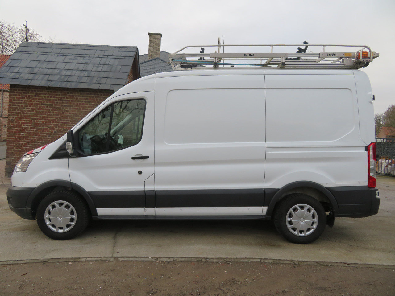 Ford Transit 2.0TDCi - L2H2 - Furgon: obrázek 4 Ford Transit 2.0TDCi - L2H2 - Furgon: obrázek 4