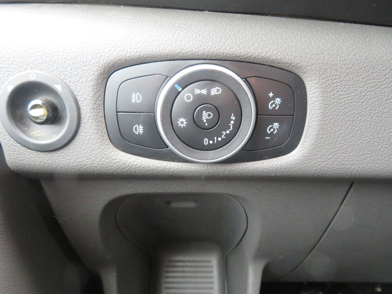 Furgon Ford Transit 2.0TDCi TREND - L2H2: obrázek 13