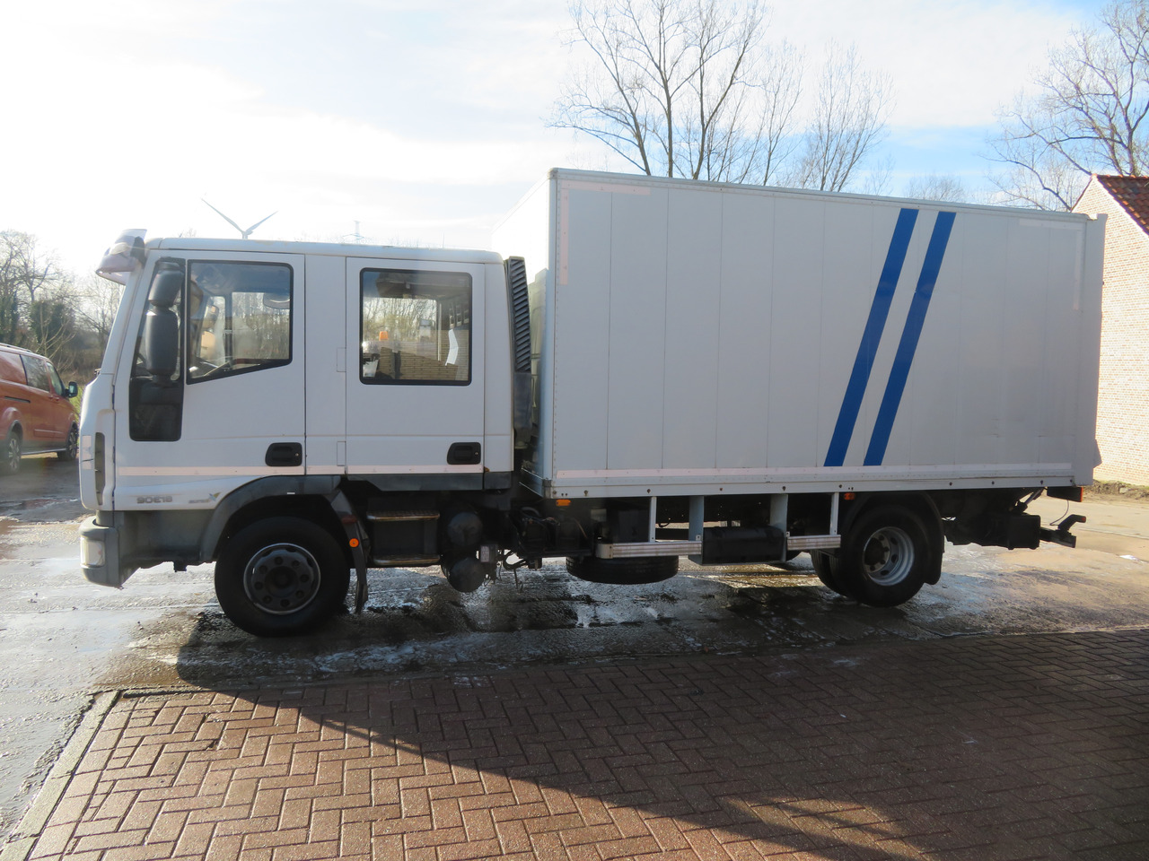 Iveco Eurocargo ML90E18 - Skříňový nákladní auto: obrázek 4 Iveco Eurocargo ML90E18 - Skříňový nákladní auto: obrázek 4