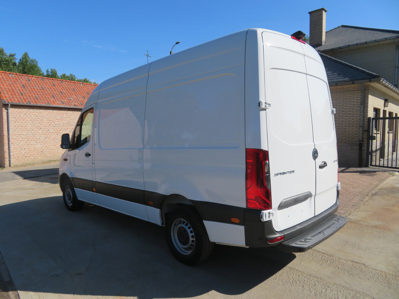 MERCEDES-BENZ Sprinter 317cdi - A2H2 - Furgon: obrázek 5 MERCEDES-BENZ Sprinter 317cdi - A2H2 - Furgon: obrázek 5