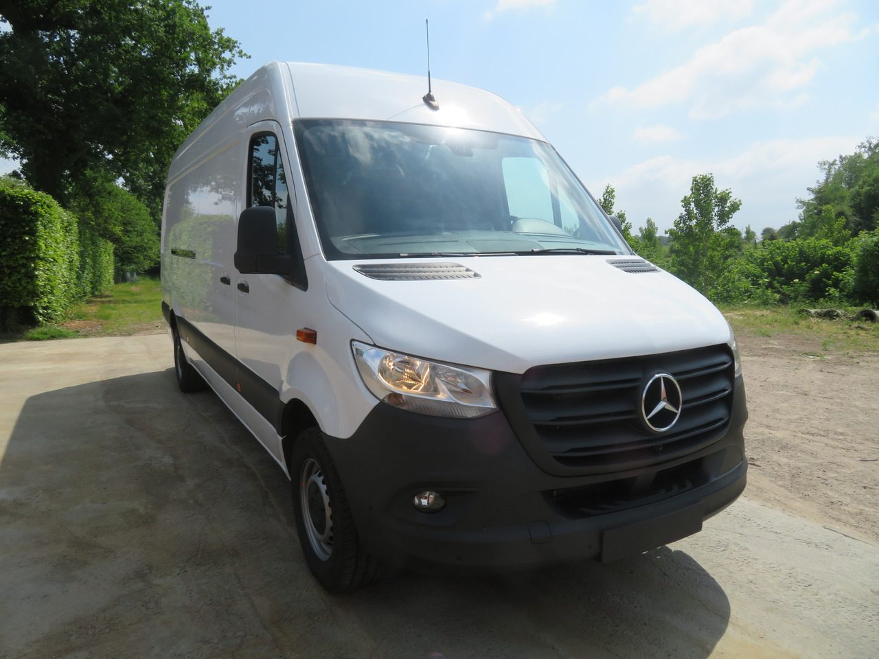 MERCEDES-BENZ Sprinter 317cdi - A3H2 - Furgon: obrázek 1 MERCEDES-BENZ Sprinter 317cdi - A3H2 - Furgon: obrázek 1