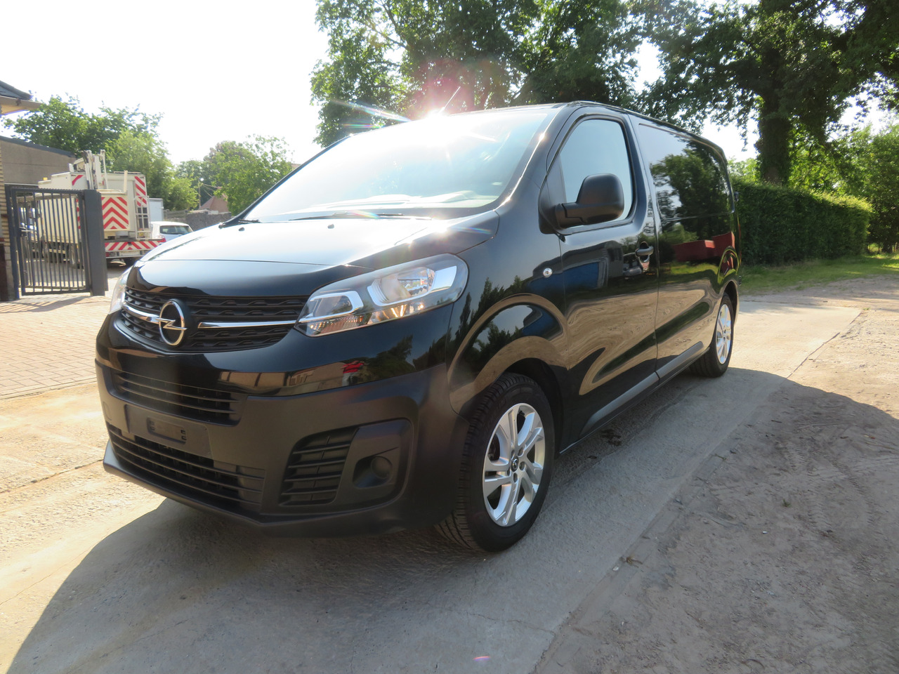 OPEL Vivaro 2.0 Turbo - L2H1 - Malá dodávka: obrázek 3 OPEL Vivaro 2.0 Turbo - L2H1 - Malá dodávka: obrázek 3