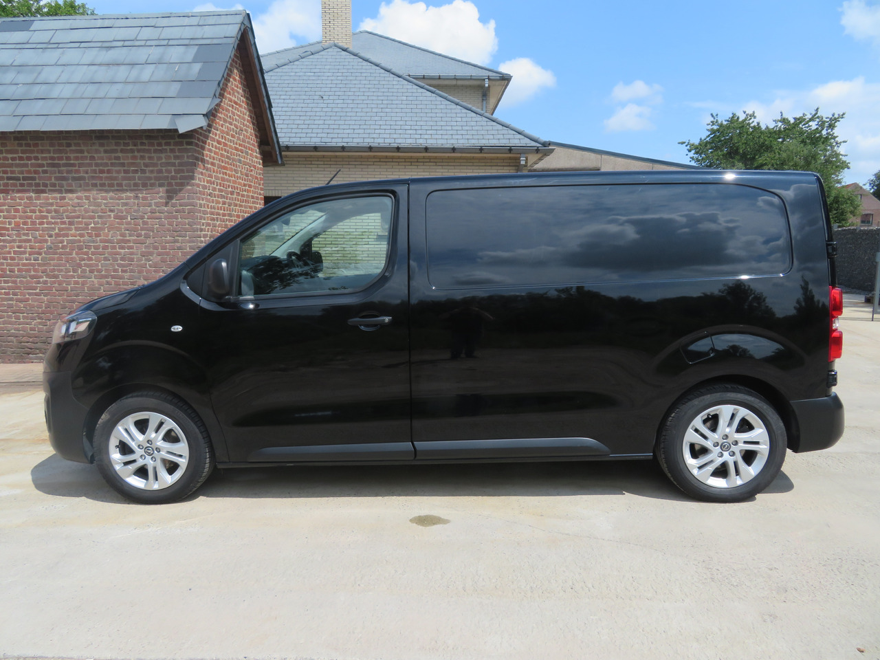 OPEL Vivaro Edition 2.0 Turbo - L2H1 - Malá dodávka: obrázek 4 OPEL Vivaro Edition 2.0 Turbo - L2H1 - Malá dodávka: obrázek 4