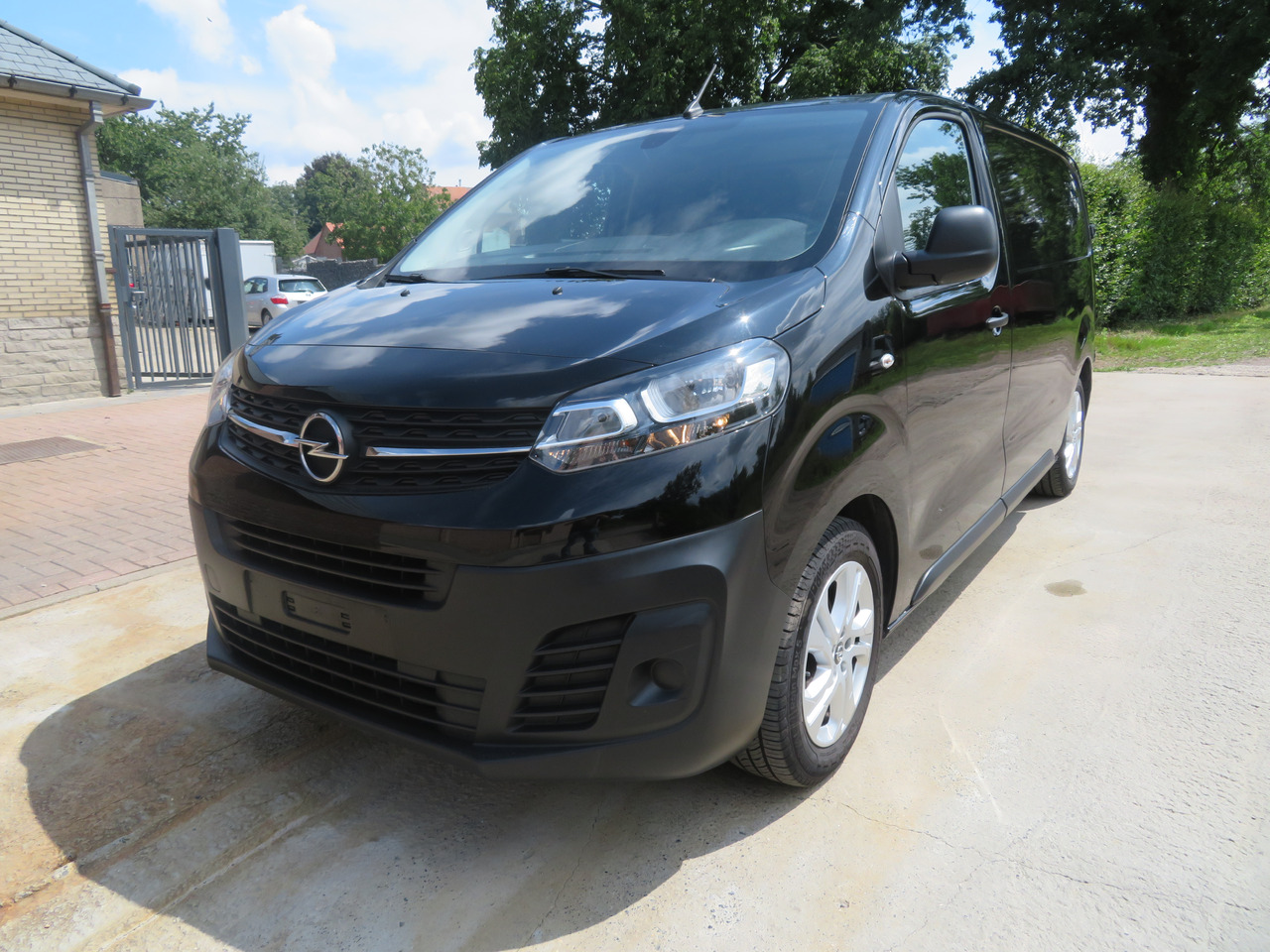 OPEL Vivaro Edition 2.0 Turbo - L2H1 - Malá dodávka: obrázek 3 OPEL Vivaro Edition 2.0 Turbo - L2H1 - Malá dodávka: obrázek 3