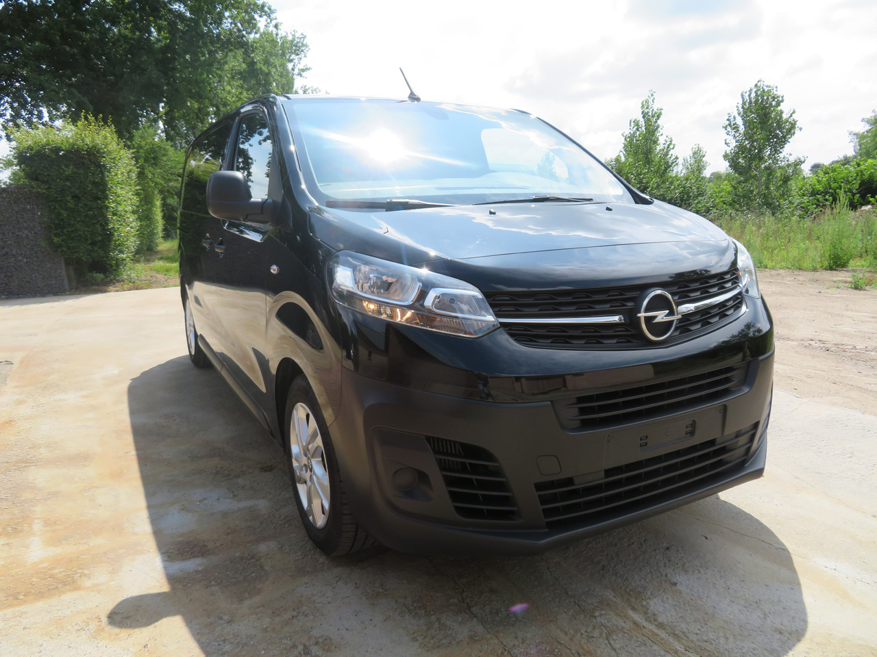 OPEL Vivaro Edition 2.0 Turbo - L2H1 - Malá dodávka: obrázek 1 OPEL Vivaro Edition 2.0 Turbo - L2H1 - Malá dodávka: obrázek 1