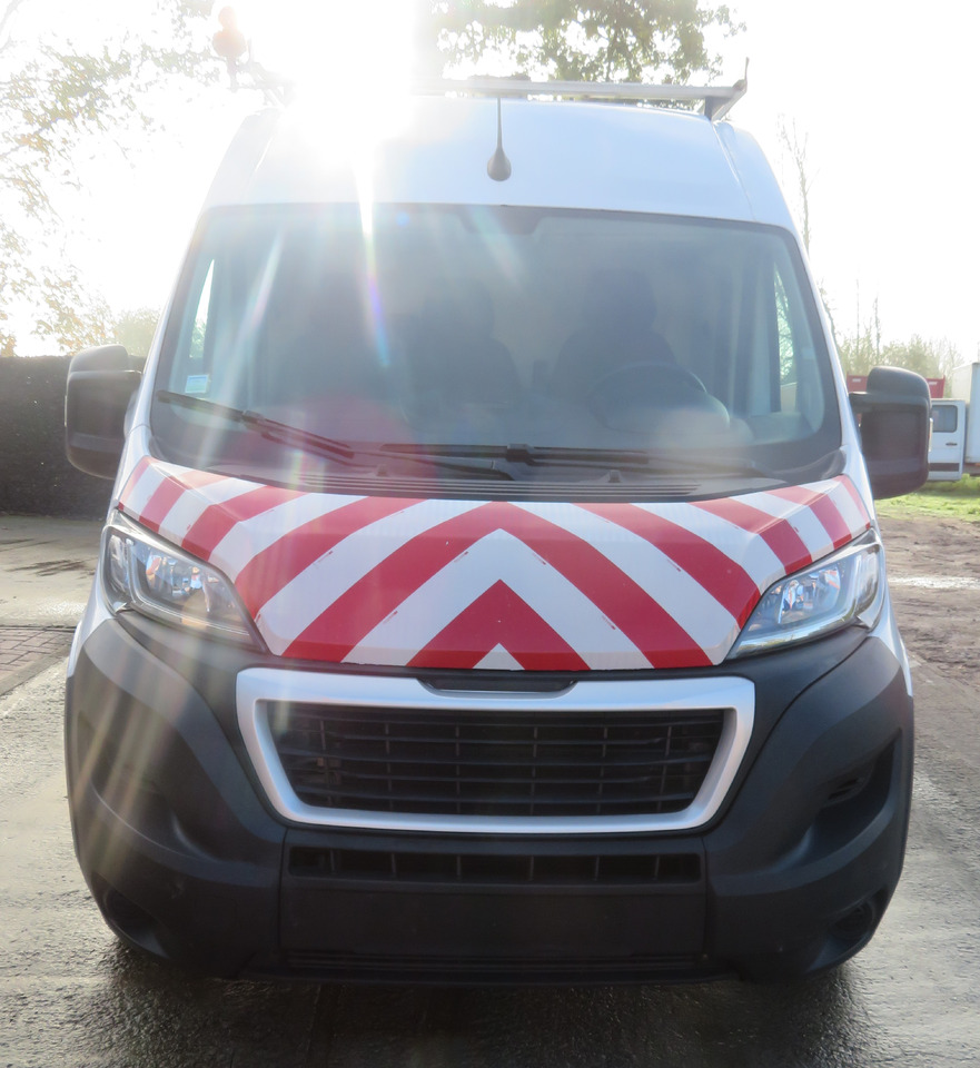 Peugeot Boxer 2.2 BlueHDi - L2H2 - Furgon: obrázek 2 Peugeot Boxer 2.2 BlueHDi - L2H2 - Furgon: obrázek 2