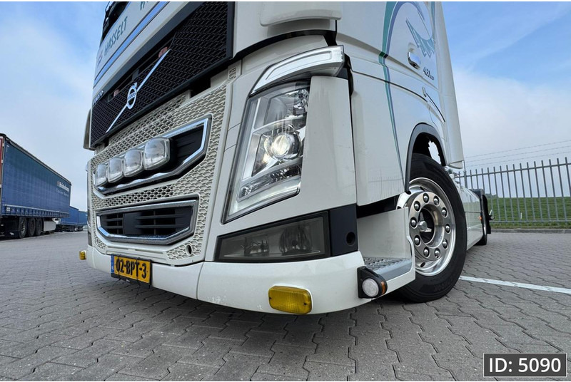 Volvo FH 460 Globetrotter XL, Euro 6, / Like new! / Special interior / Standklima / 2 Tanks - Tahač: obrázek 5 Volvo FH 460 Globetrotter XL, Euro 6, / Like new! / Special interior / Standklima / 2 Tanks - Tahač: obrázek 5