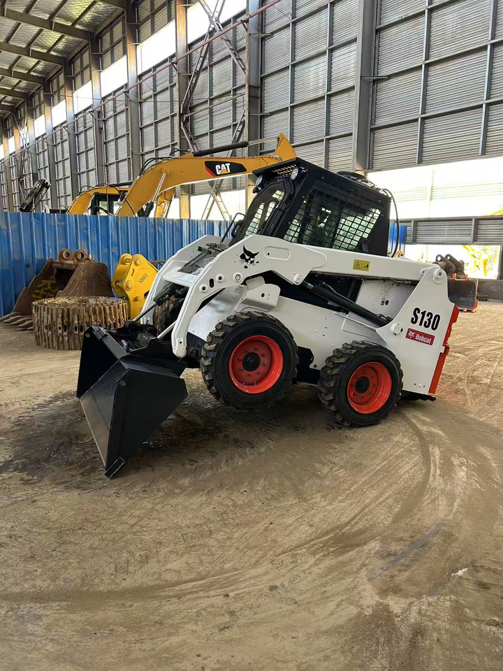 BOBCAT S130 Skid Steer Loader Click for Discount - Smykový nakladač: obrázek 3 BOBCAT S130 Skid Steer Loader Click for Discount - Smykový nakladač: obrázek 3