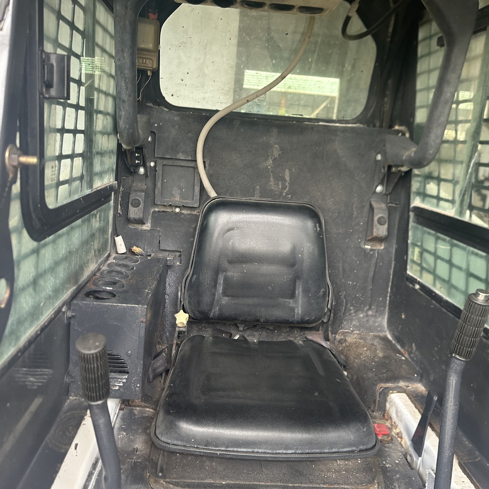 BOBCAT S130 Skid Steer Loader Click for Discount - Smykový nakladač: obrázek 5 BOBCAT S130 Skid Steer Loader Click for Discount - Smykový nakladač: obrázek 5