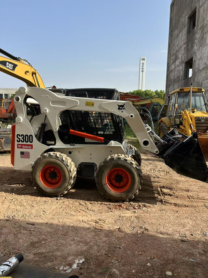 BOBCAT S300 - Smykový nakladač: obrázek 1 BOBCAT S300 - Smykový nakladač: obrázek 1