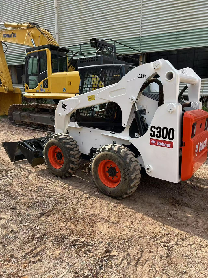 BOBCAT S300 - Smykový nakladač: obrázek 3 BOBCAT S300 - Smykový nakladač: obrázek 3