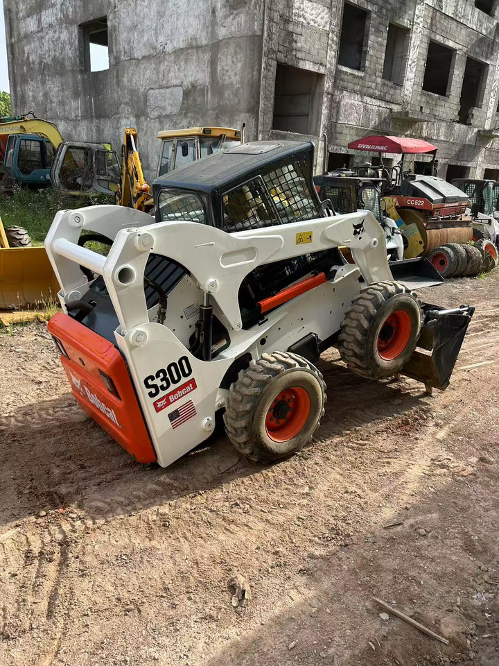 BOBCAT S300 - Smykový nakladač: obrázek 4 BOBCAT S300 - Smykový nakladač: obrázek 4