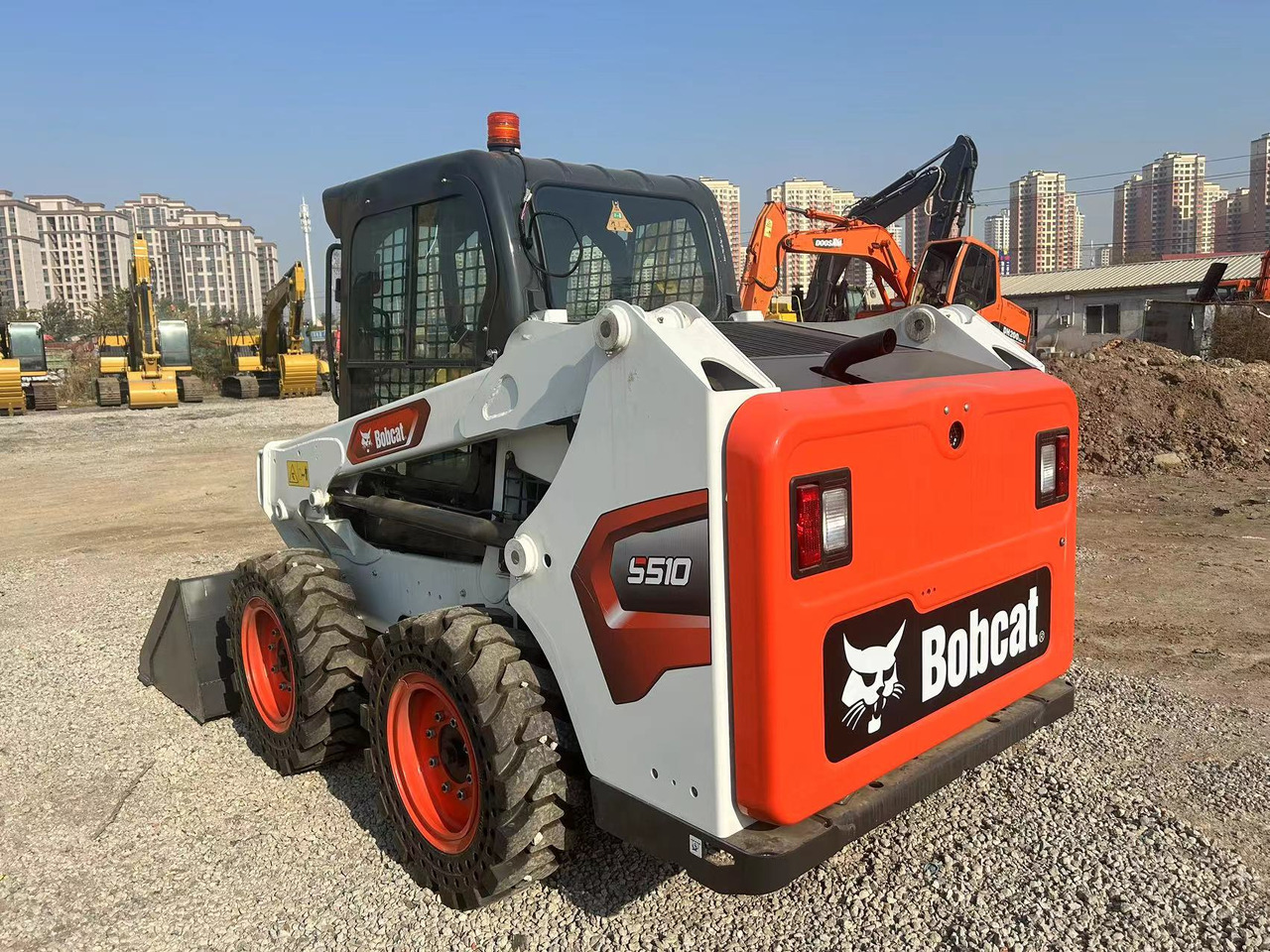 BOBCAT S510 Skid Steer Loader - Smykový nakladač: obrázek 4 BOBCAT S510 Skid Steer Loader - Smykový nakladač: obrázek 4