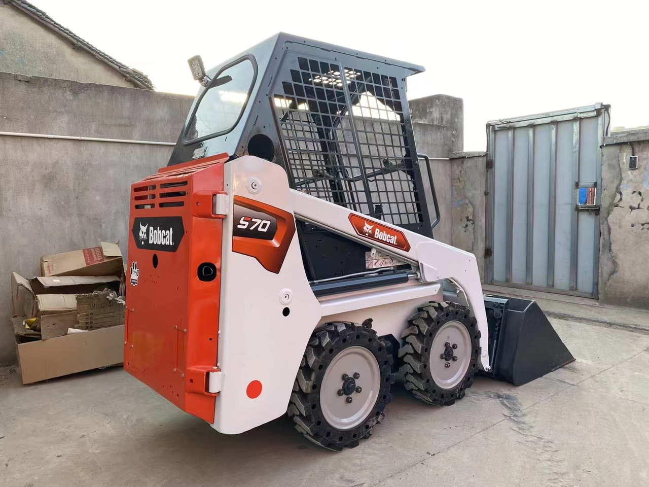 BOBCAT S70 Skid Steer Loader Click for Discount - Smykový nakladač: obrázek 3 BOBCAT S70 Skid Steer Loader Click for Discount - Smykový nakladač: obrázek 3