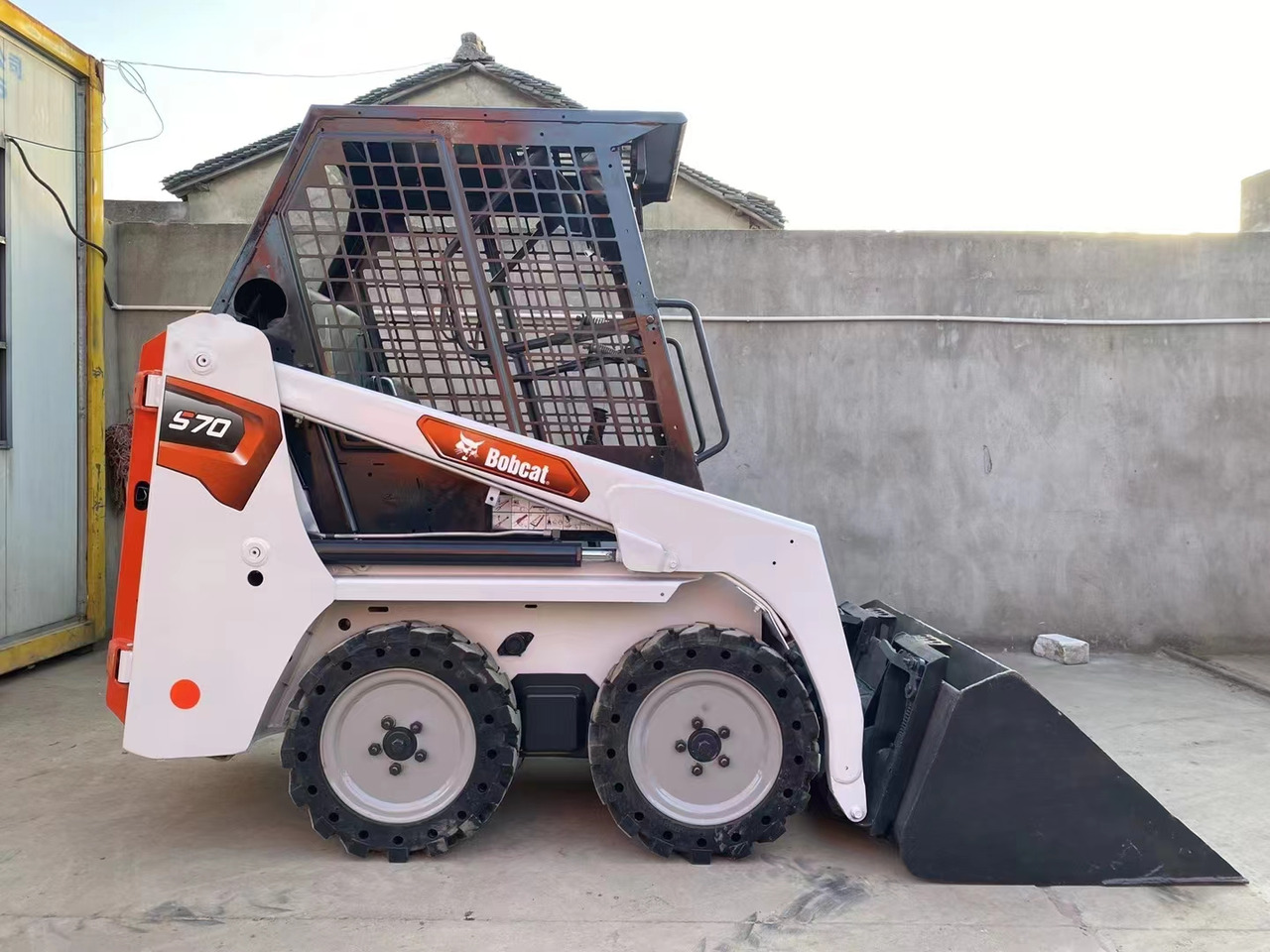 BOBCAT S70 Skid Steer Loader Click for Discount - Smykový nakladač: obrázek 1 BOBCAT S70 Skid Steer Loader Click for Discount - Smykový nakladač: obrázek 1