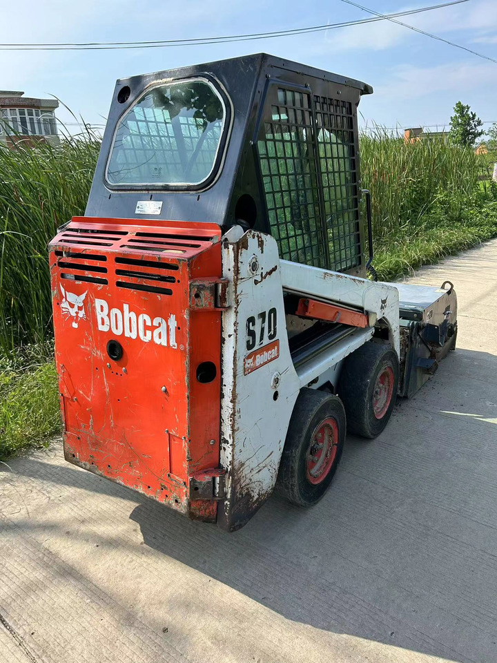 BOBCAT S70 Sliding Sweeper Click for Discount - Smykový nakladač: obrázek 2 BOBCAT S70 Sliding Sweeper Click for Discount - Smykový nakladač: obrázek 2