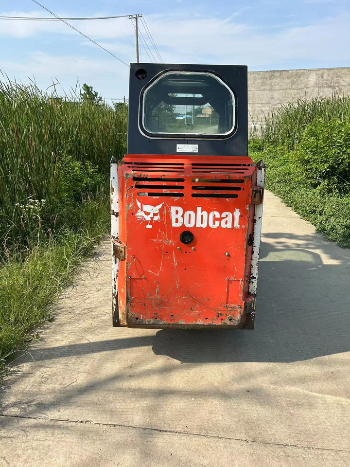 BOBCAT S70 Sliding Sweeper Click for Discount - Smykový nakladač: obrázek 5 BOBCAT S70 Sliding Sweeper Click for Discount - Smykový nakladač: obrázek 5