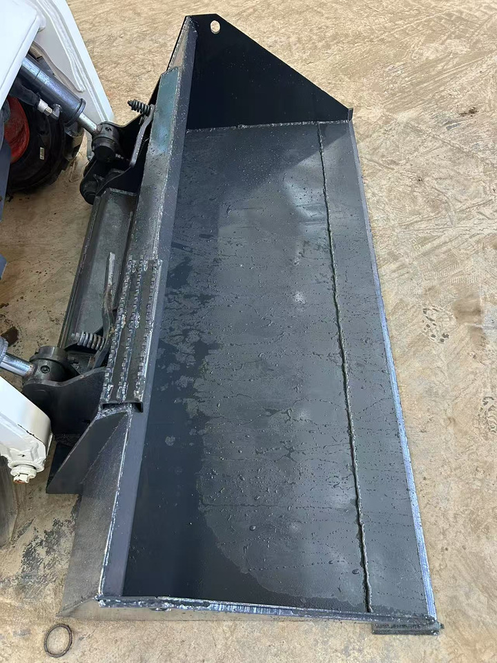 BOBCAT Skid Steer Loader S130 - Smykový nakladač: obrázek 4 BOBCAT Skid Steer Loader S130 - Smykový nakladač: obrázek 4