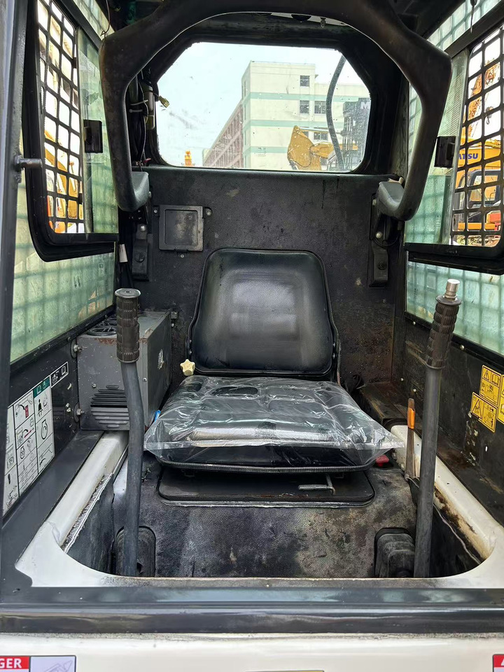 BOBCAT Skid Steer Loader S130 - Smykový nakladač: obrázek 5 BOBCAT Skid Steer Loader S130 - Smykový nakladač: obrázek 5