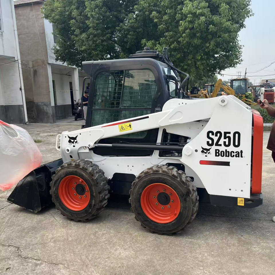 BOBCAT Skid Steer Loader S250 New Condition Hours True - Smykový nakladač: obrázek 3 BOBCAT Skid Steer Loader S250 New Condition Hours True - Smykový nakladač: obrázek 3