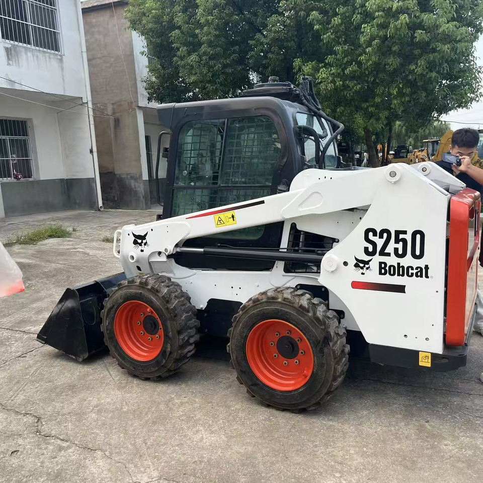 BOBCAT Skid Steer Loader S250 New Condition Hours True - Smykový nakladač: obrázek 4 BOBCAT Skid Steer Loader S250 New Condition Hours True - Smykový nakladač: obrázek 4