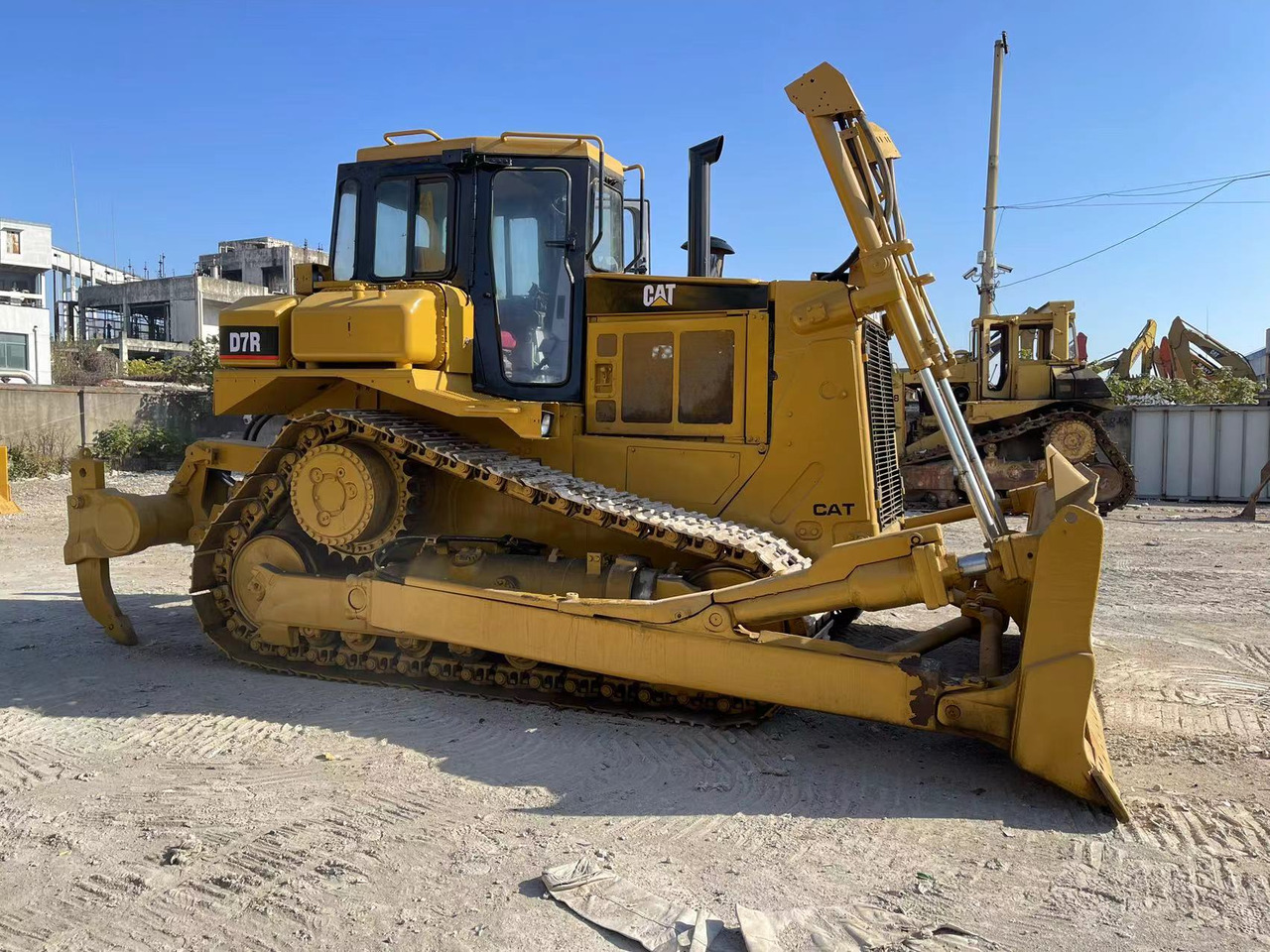 CATERPILLAR D7R - Buldozer: obrázek 1 CATERPILLAR D7R - Buldozer: obrázek 1