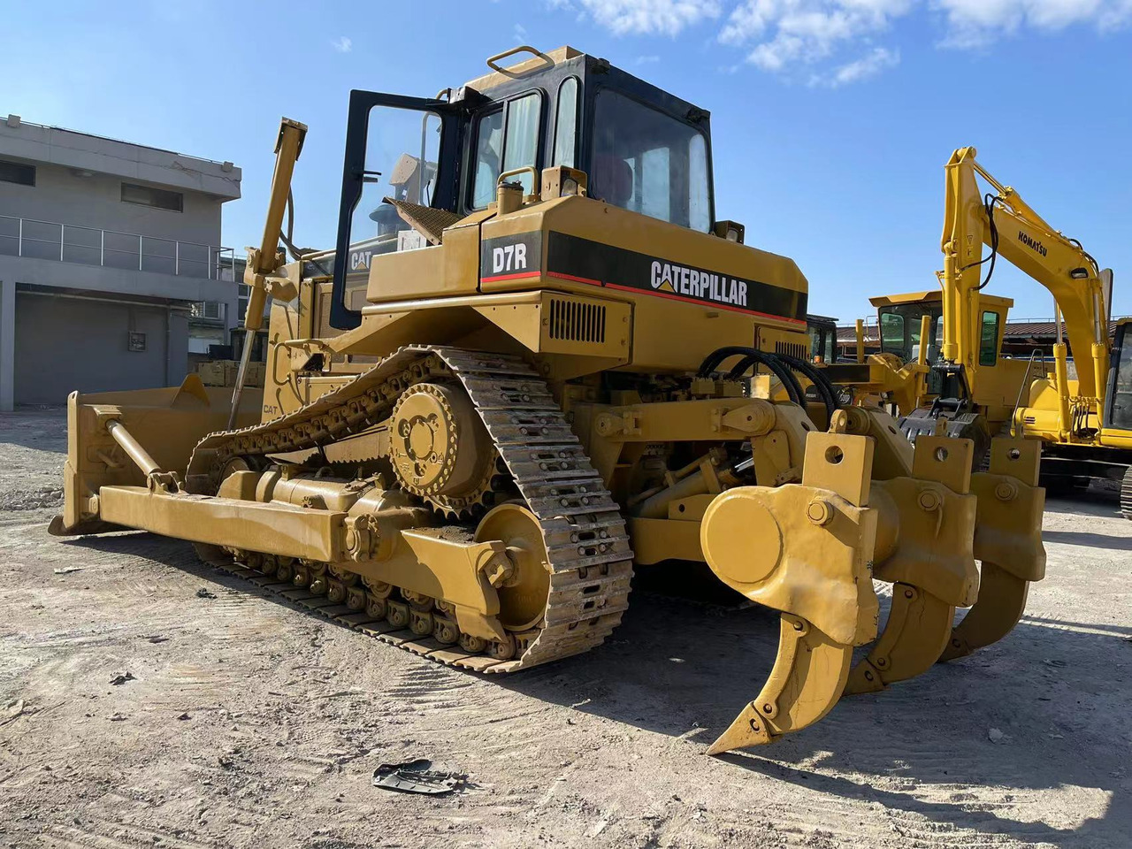 CATERPILLAR D7R - Buldozer: obrázek 2 CATERPILLAR D7R - Buldozer: obrázek 2