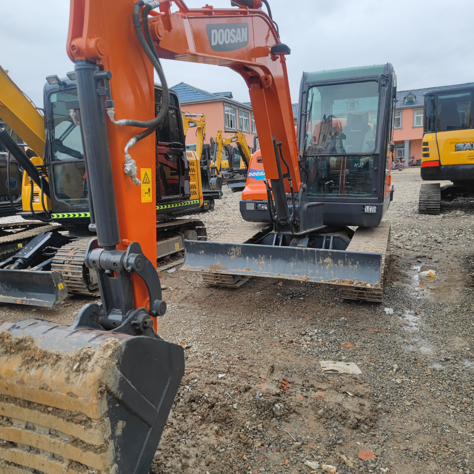 DOOSAN DX60 Mini excavator 6 T - Mini rýpadlo: obrázek 1 DOOSAN DX60 Mini excavator 6 T - Mini rýpadlo: obrázek 1