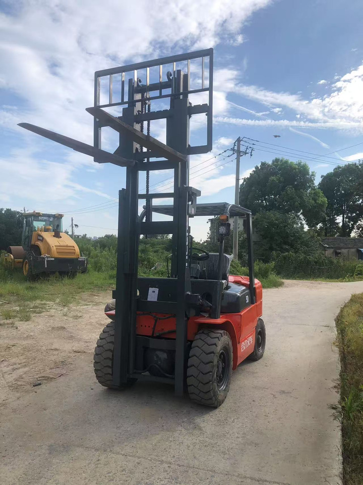 HELI 5Ton Forklift - Dieselový vysokozdvižný vozík: obrázek 4 HELI 5Ton Forklift - Dieselový vysokozdvižný vozík: obrázek 4