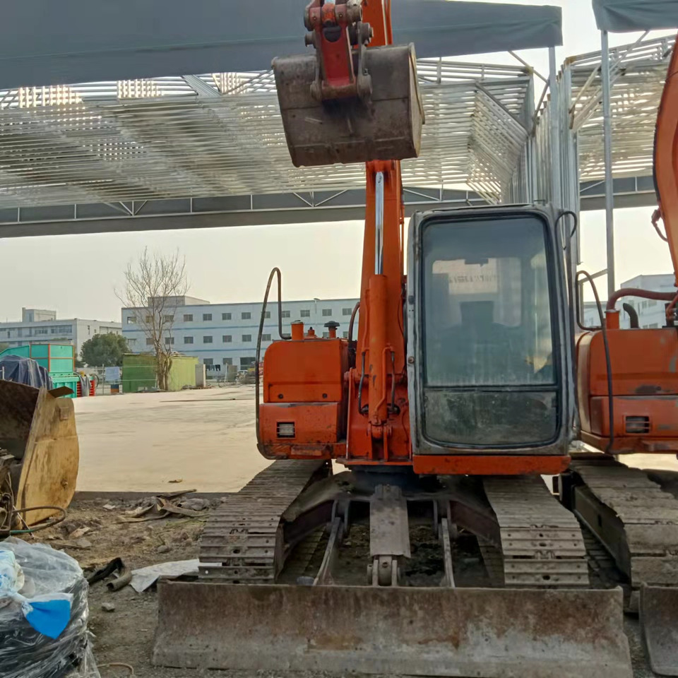 HITACHI EX60-5 - Pásové rýpadlo: obrázek 3 HITACHI EX60-5 - Pásové rýpadlo: obrázek 3