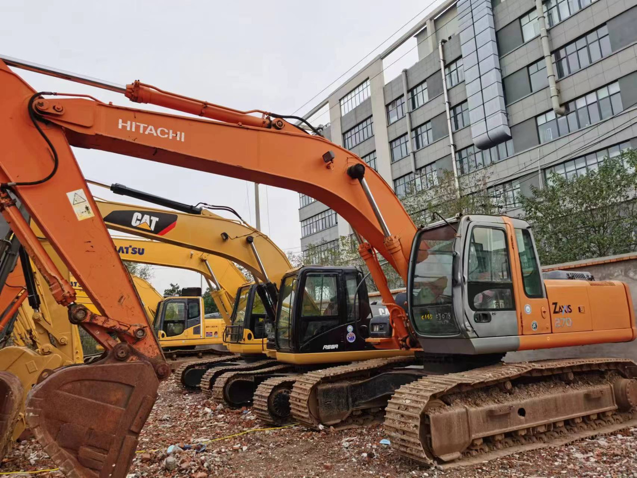 HITACHI ZX270 - Pásové rýpadlo: obrázek 1 HITACHI ZX270 - Pásové rýpadlo: obrázek 1