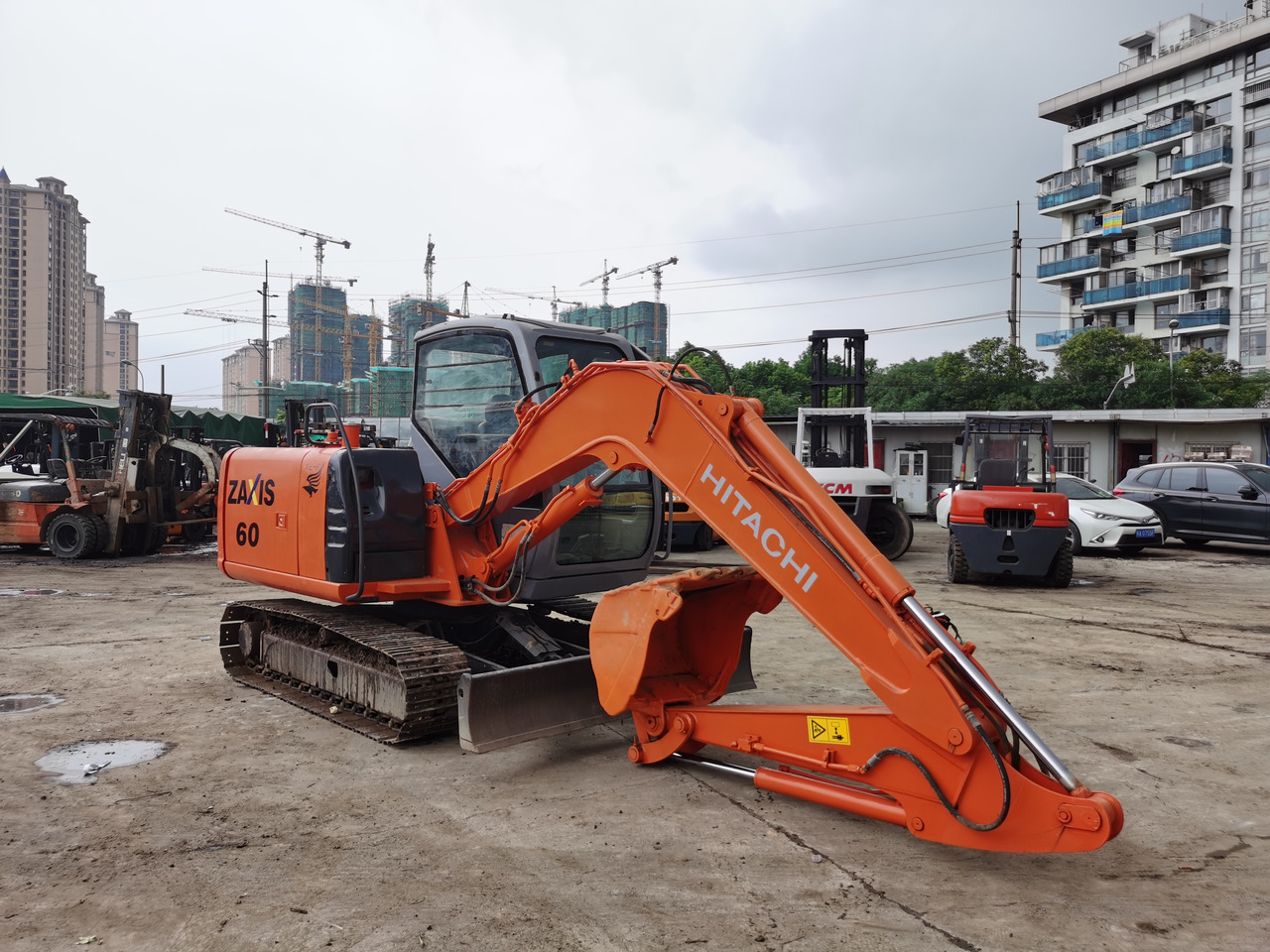 HITACHI ZX60 - Pásové rýpadlo: obrázek 5 HITACHI ZX60 - Pásové rýpadlo: obrázek 5